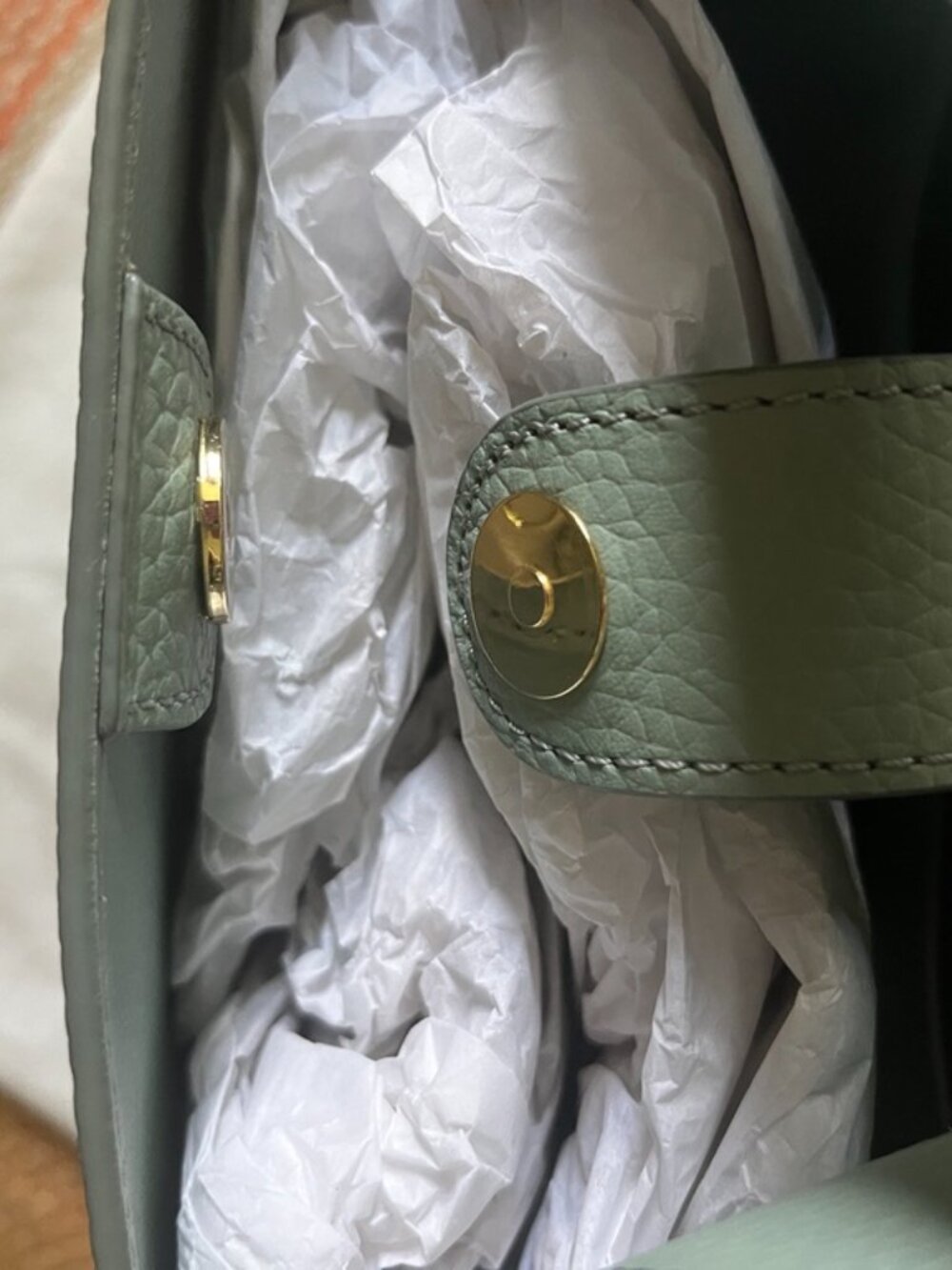 CUYANA Linea Bucket Bag in Mint, Pebbled Leather Tote Purse - Picture 8 of 9